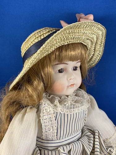 Porcelain Doll Heirloom Treasure Happyland Collection #5 VTG 1980 16.5" VG Cond - Picture 3 of 8