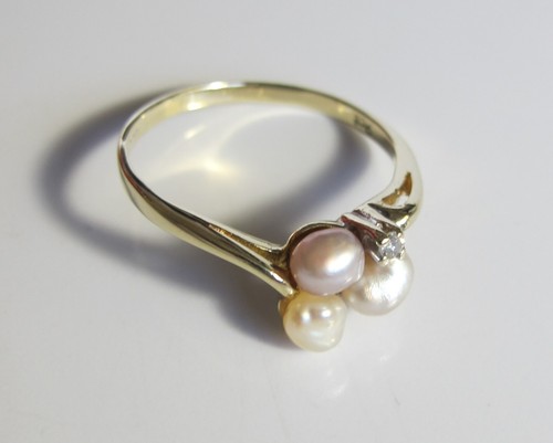 VTG Solid 9ct Yellow Gold Dainty Ring w/ Diamond & Freshwater Pearls (#00508) - Picture 11 of 14