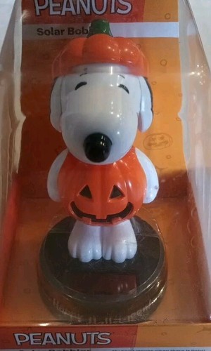Menge 2 Peanuts 2017 Snoopy Solar Bobbler Wackelkopf Skelett & Kürbis Outfit - Bild 7 von 15