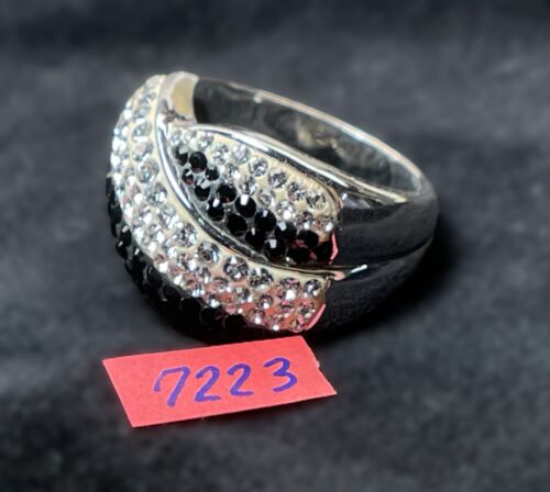Anillo Lia Sophia OTC-BZ Talla 10 Tono Plateado con Múltiples Gemas Transparentes y Negras IN7223 - Imagen 12 de 12