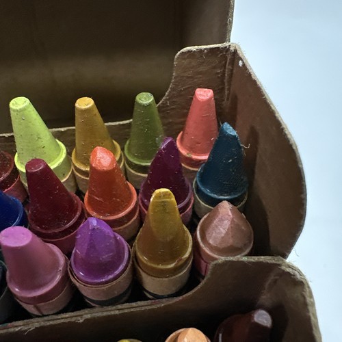 Vintage 1980’s CRAYOLA CRAYONS 48 BOX BINNEY & SMITH USA - Complete Some Unused - Picture 14 of 17