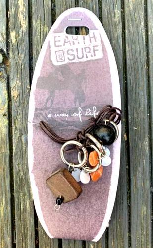 COLLAR COLGANTE GARGANTILLA CON ENCANTO TIERRA Y SURF ~ PLAYA SURFISTA UNISEX ~ NUEVO - Imagen 1 de 2