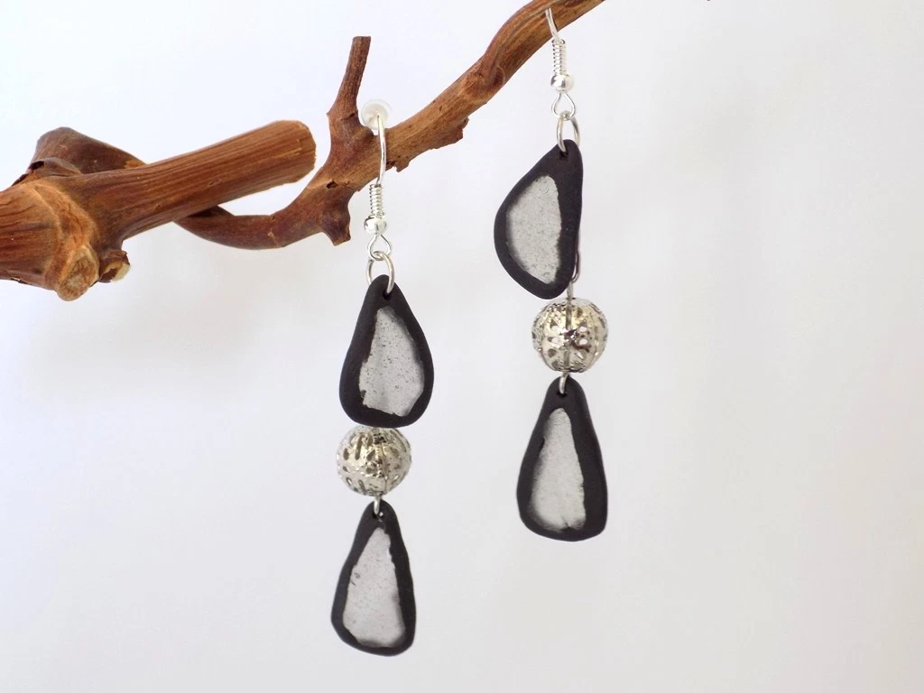 Boucles D'oreilles Pendantes Noires Et Dorées En Pâte De Verre - Neuves Avec étiquettes