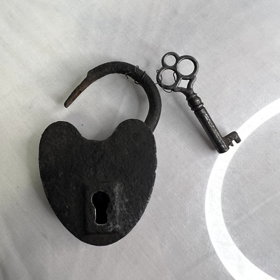 Old Antique Solid Unique Heart Shape Lock & Key (DOES NOT WORK)