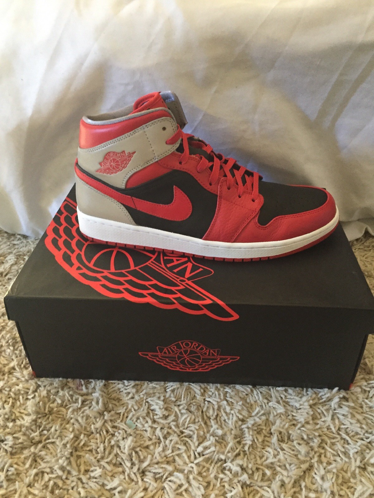 Nike Air Jordan 1 og Retro - Red & Black - Mens Size 12 Nike Air Jordan 1 og Retro - Red & Black - Mens Size 12