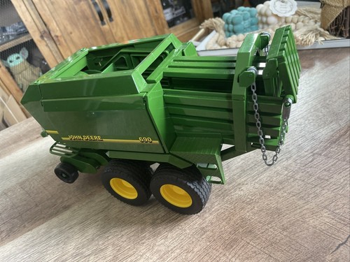 BRUDER 2017 John Deere Großballenpresse690