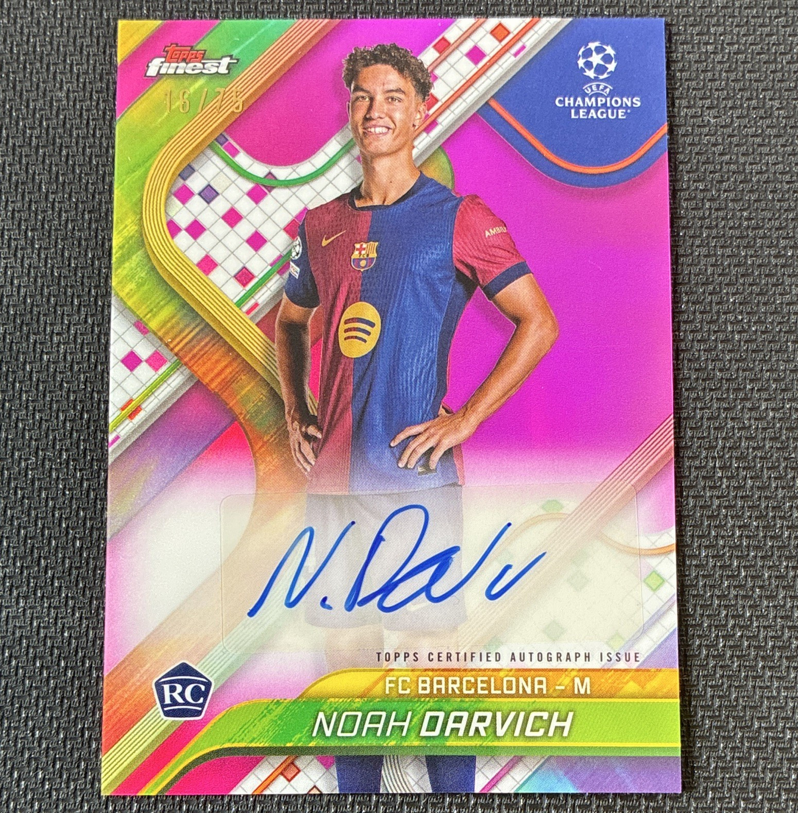 Topps 2024-25 Finest UEFA Noah Darvich Barcelona #BA-ND RC Auto view 1