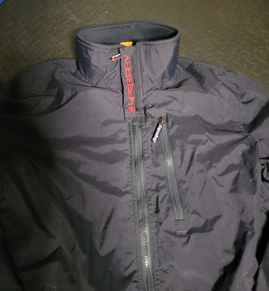 Superdry Hombre Chaqueta Profesional The Windhiker, Nylon Cortavientos, Azul, Med Foto 3 de 4