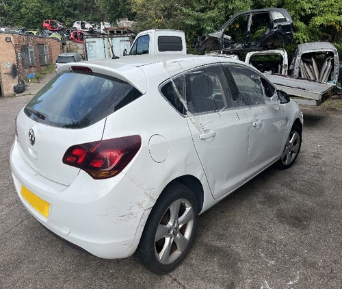 VAUXHALL ASTRA BODY CONTROL MODULE 1.4 PETROL 13343949 2009-2015 - Picture 9 of 10