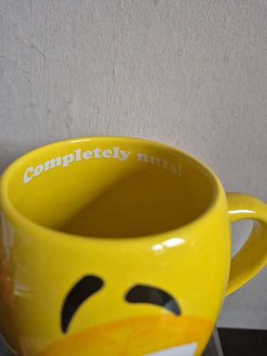 Nueva taza M&M World grande barril amarillo completamente nueces taza de té de café (D2) - Imagen 6 de 8