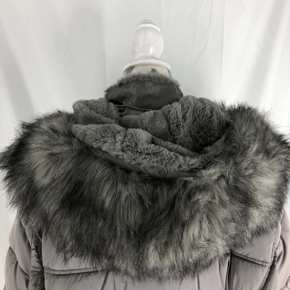 Chaqueta de invierno acolchada con capucha de piel sintética gris para mujer MAURICES talla 2X Foto 4 de 4