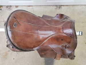 Selle De Cheval Militaire En Cuir Fin XIXe - Début XXe Siècle, Pièce Historique Française