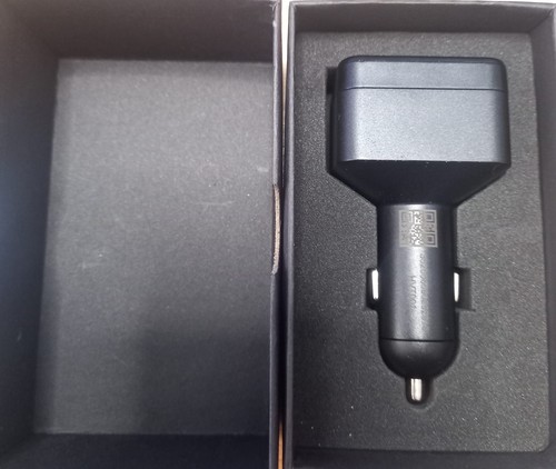 AM-T01 GPS Car Tracker 2G Real Time Tracking + 2 USB Ports Smartphone Compatible - Picture 2 of 9