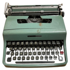 Olivetti Lettera 32 Manual Typewriter Used No Case Untested Vintage Retro thumbnail