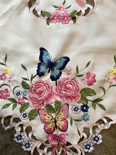 Tovaglia tessuto ritagliato reticolo farfalle rose floreali pasquali ricamata mq - Foto 2 di 3