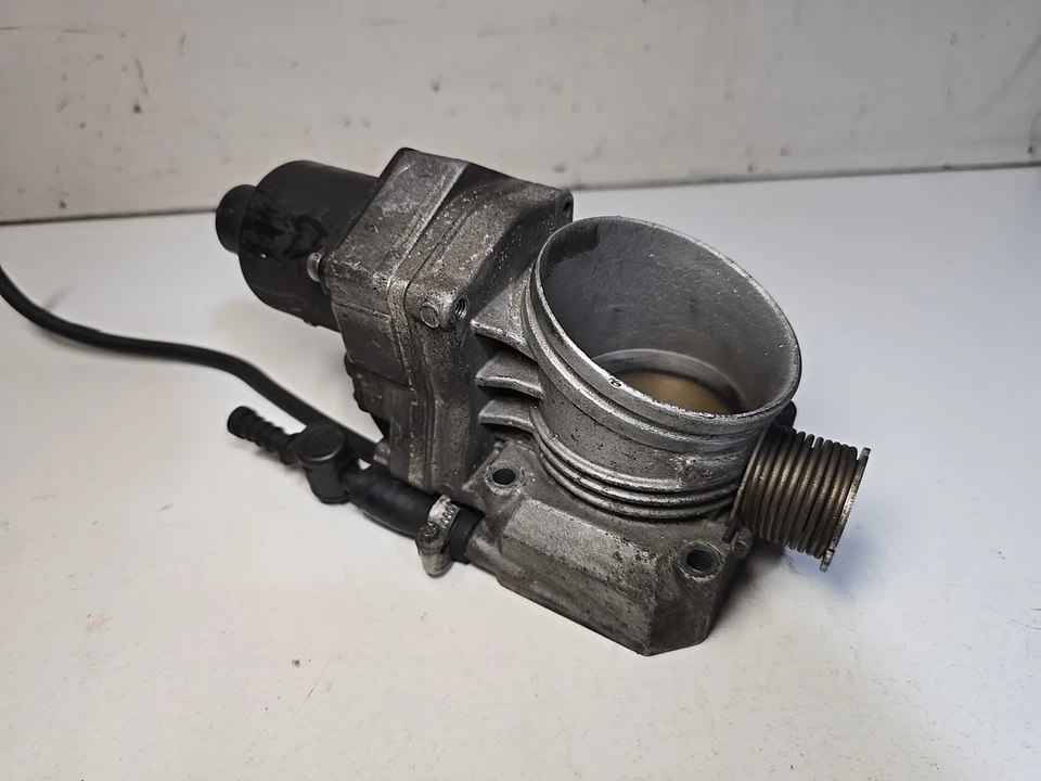 Corpo do acelerador Bosch 0205003001 BMW E31 850i/850Ci/850CSi E32 750i/750iL 1987-96 - Imagem 4 de 4