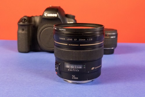 Canon EOS 6D 20 MP Digital SLR Camera Body, with 2 lenses and a 2X doubler - Picture 4 of 7