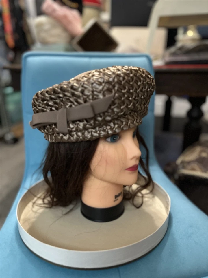 Sombrero De Colección Para Mujer Herbert Bernard Original Tostado Tejido Rafia Marrón Cinta Foto 2 de 4