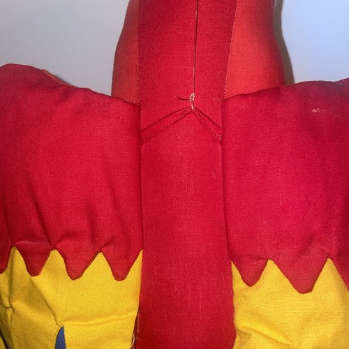 "Pelpa de peluche vintage Angelitos colgante guacamayo rojo loro pájaro de El Salvador 29""" - Imagen 8 de 15