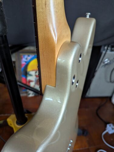 Harmony Silhouette, 6 lbs 15 oz, Excellent condition. Not Fender / Gibson - Picture 11 of 22