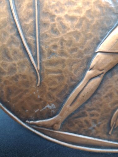 2 Targhe Art Decò in rame massiccio repousse firmate A. Gilles 10" - Foto 8 di 18