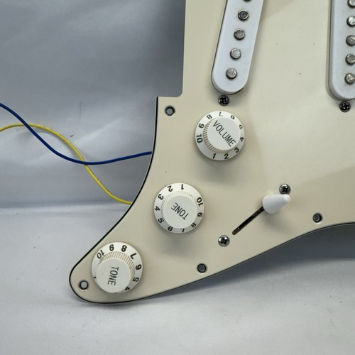 Vintage 00's Slammer by Hamer Pacer Stratocaster LOADED PICKGUARD & SCREWS 3-Ply - Picture 4 of 6