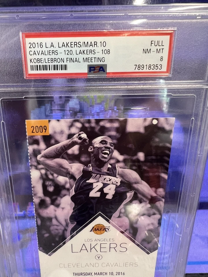 LA Lakers Kobe Bryant 2016 juego final vs Steph (3/6) y LeBron (3/10) PSA 8 casi nuevo-como nuevo Foto 3 de 4