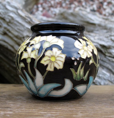 Moorcroft MILLIEFLEURS Miniature Vase Shape 55/2 Retail Price £270 Emma Bossons - Picture 13 of 21