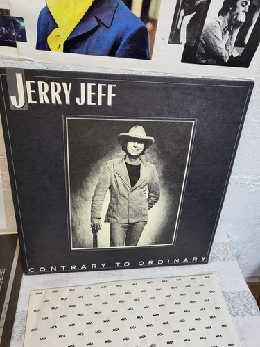 JERRY JEFF WALKER - Contrary To Ordinary (MCA) - 12" Vinyl Record LP - NM POSTER - Imagen 8 de 10