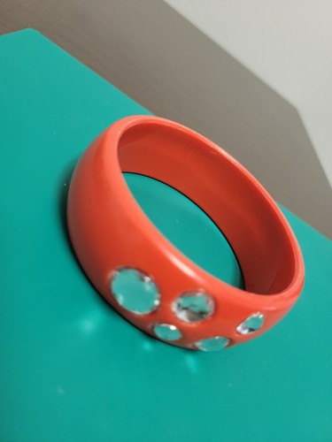 Vintage 80's Red Chunky Lucite Plastic Bangle Bracelet with Rhinestones - Picture 3 of 10
