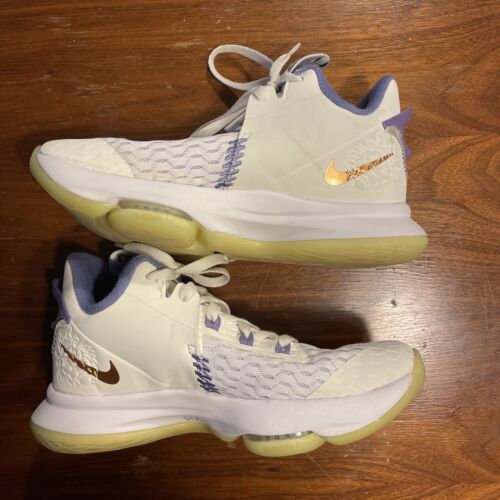 Größe 6,5 - Nike LeBron Witness 5 Summit weiß metallic Bronze 2020