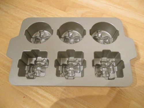 Nordic Ware Cake Tin Gift Cakelets Used Once - Picture 2 of 3