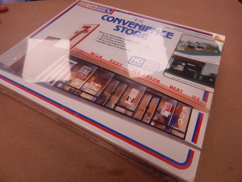 Vintage 1980s 7-11 Convenient Store HO Train Layout Building Sealed Layout #1356 - Picture 2 of 3