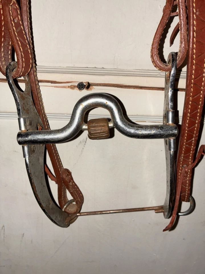 Puesto de cabeza de cuero occidental tostado Tex con broca y reina Foto 2 de 2