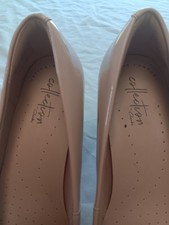 Clarks Women s Patent Leather Pump Heels Beige Round Toe Slip On Comfort D 7