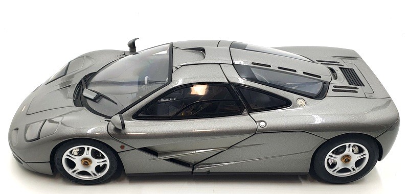 Minichamps 1/12 Scale 530 133124 - McLaren F1 Roadcar - Dark