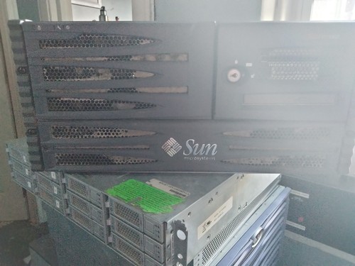 Sun  V480 Server  - Picture 2 of 4