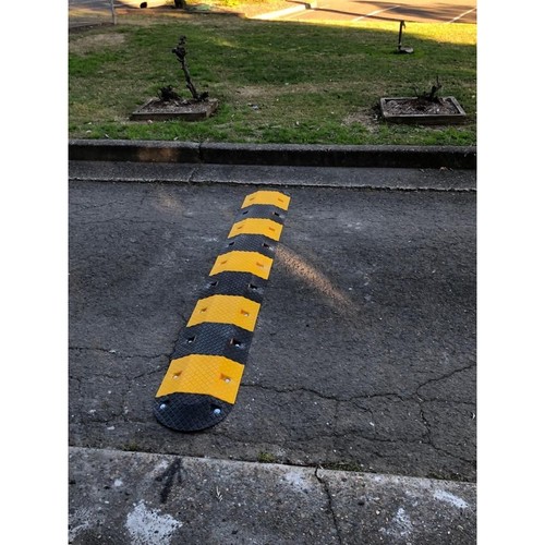 Speed Hump - Plastic - Middle Section - Picture 10 of 12