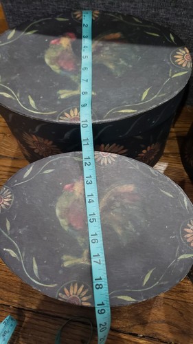 VINTAGE BOB'S BOXES PRIMITIVES. SET OF 4 STACKING BOXES. OVAL "PROUD ROOSTER." - Picture 5 of 9