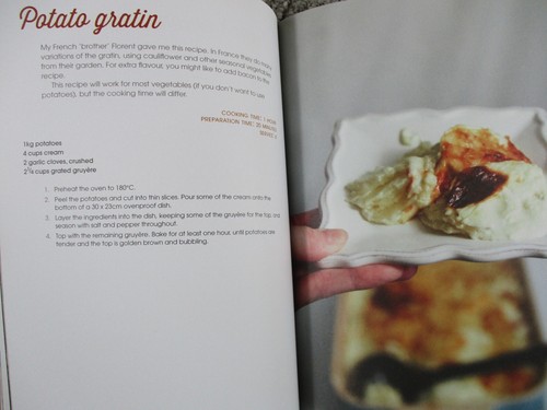 Robyn Lawley Eats - Robyn Lawley - Signed - Random House - Paperback - Picture 12 of 12