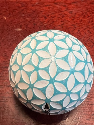 Kaede Fly Flower Pattern Logo Used Golf Ball K-7-7 - Picture 3 of 8