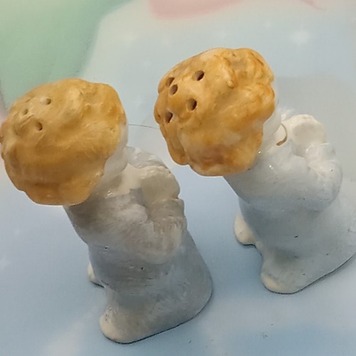 Praying GIRL Blue Salt & Pepper Shakers Japan Ceramic Vtg 3" Blondish-Brown Hair - Picture 9 of 13
