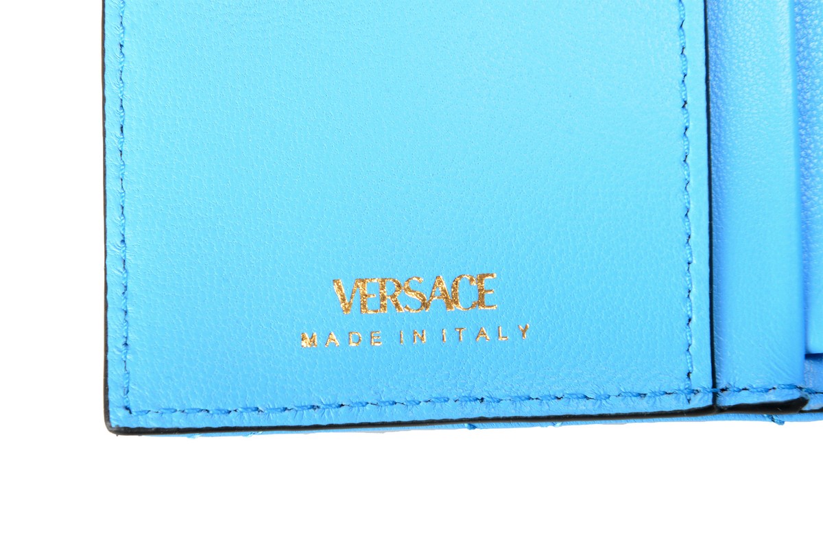 Versace★素敵!Blue Leather Quilted Card Case Compact Wallet Versace Women's Blue 100% Leather Quilted Card Case Compact