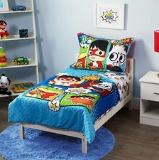Ryan's World 4 Piece Toddler Bedding Set w/Reversible Quilted Bedsread