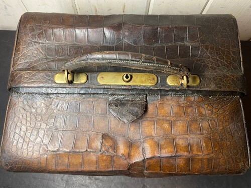 AUTHENTIC CROCODILE DOCTORS BAG ANTIQUE OVER 100 yrs.Old VERY VERY RARE - Picture 6 of 12