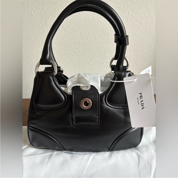 バッグ PRADA moon leather shoulder bag Moon Small leather shoulder bag in black - Prada | Mytheresa