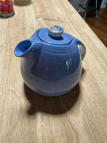 Vintage Hall Blue ROSE PARADE Teapot with lid - circa 1940 - Picture 2 of 4