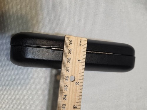 Estuche rígido negro para gafas de sol Lanvin Paris con paño de limpieza y autenticidad - Imagen 14 de 15