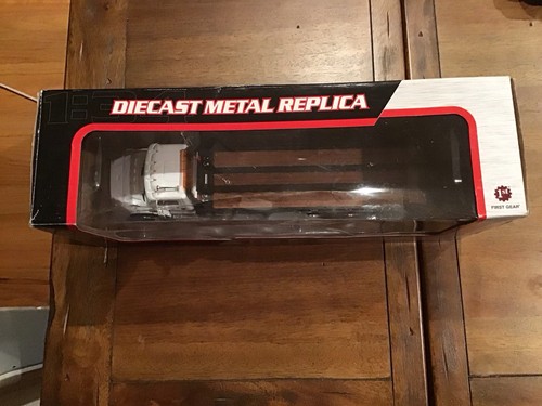 1:34 Scale Freight Liner M2 Rollback Carrier Diecast First Gear New In Box  - Picture 2 of 4