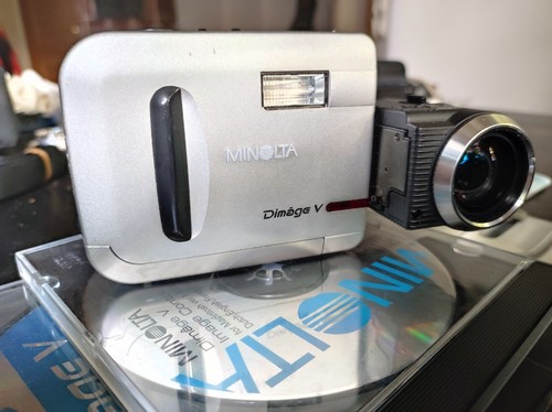 Digitalkamera Minolta Dimage V, abnehmbares Objektiv, opt. Zoom - getestet - Bild 2 von 15